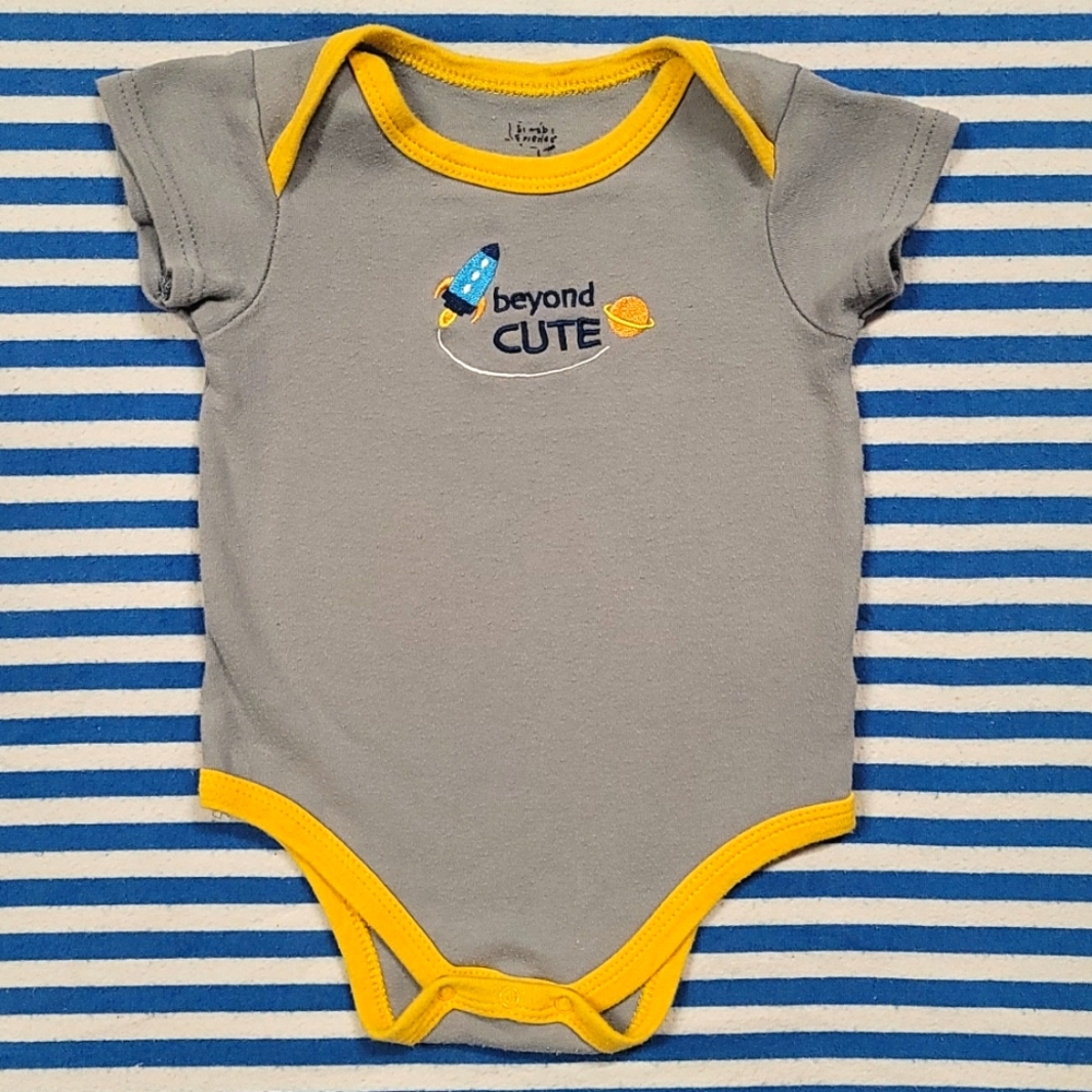 ° SZ 9-12MO • Onesie °